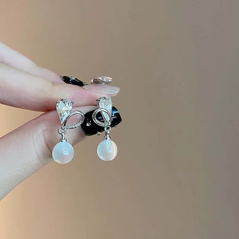 Niche design heart-shaped earrings, light luxury and high-end stud earrings, women's cat's eye stone earrings, 2025 new high-end earrings Specification drawing