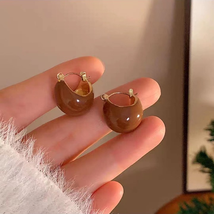 Maillard series coffee-colored round earrings for women, a new style in 2025, with a trendy and high-end feel, retro and elegant, niche earrings details Picture