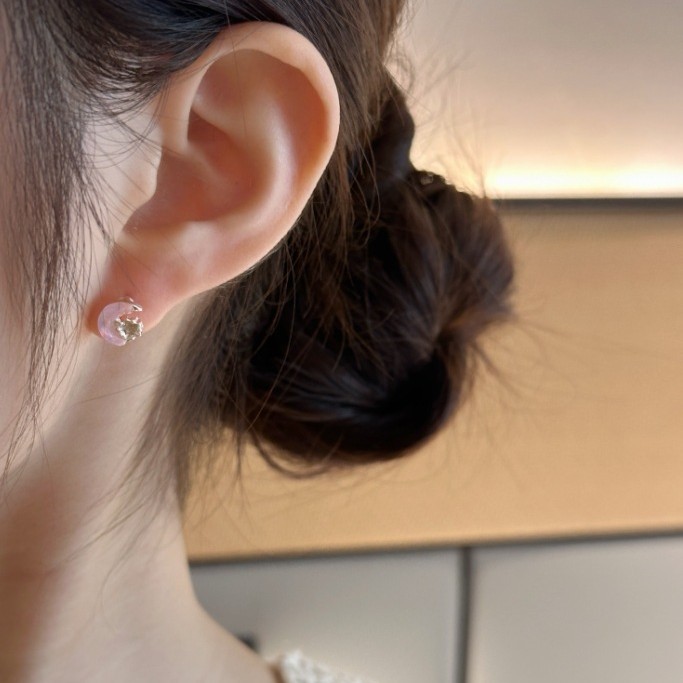 A new student version of a small and cute earring set featuring cartoon stud earrings that are fresh, simple, ethereal, sweet and adorable Application Scenario