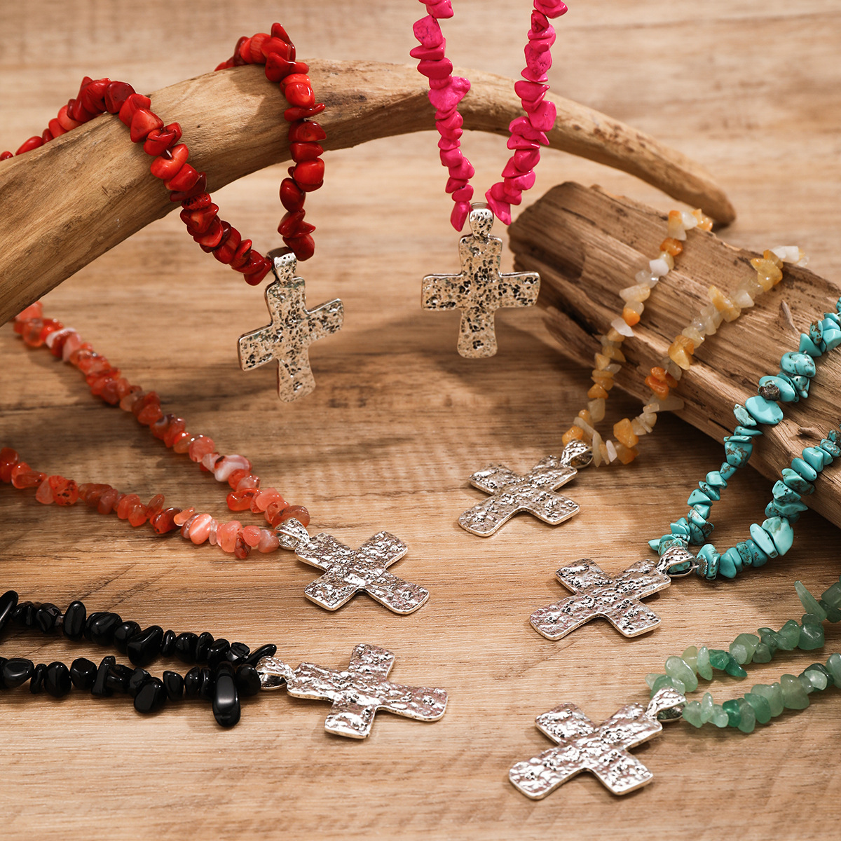 European and American cross-border jewelry, retro turquoise beaded gravel necklace, women 's versatile necklace, cross necklace Application Scenario