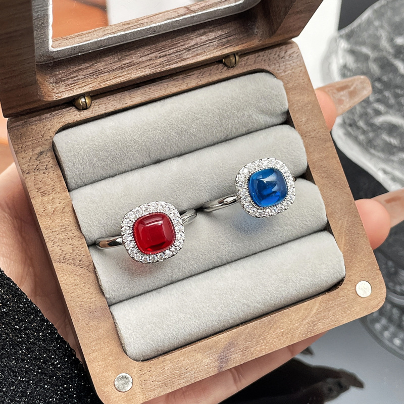 High-end retro candy colored gemstone ring for women, adjustable and versatile, sweet and cool, fashionable and light luxury style food ring Application Scenario
