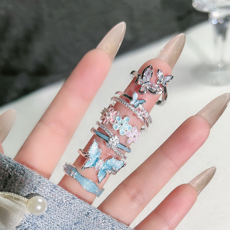 The ice blue butterfly ring is dreamy and dynamic. The butterfly opening ring is a sweet and romantic, light luxury and niche fashion ring for women Application Scenario