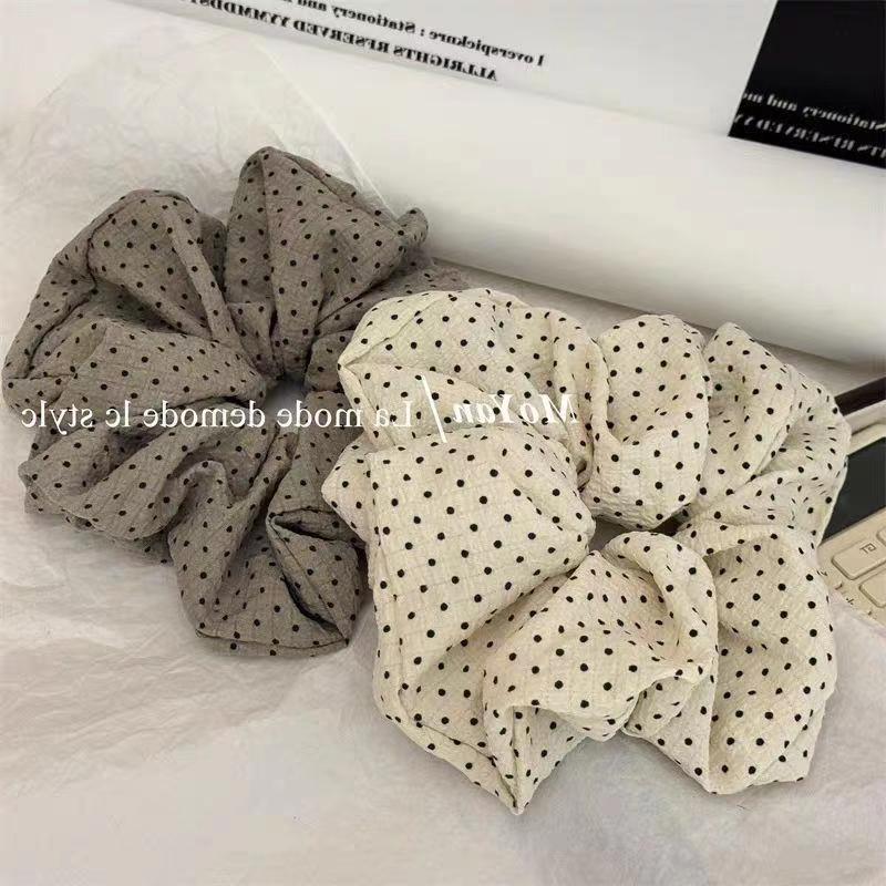 Puff pastry polka dot fabric large intestine hair band for women, loose pleated retro large intestine hair band, sweet and elegant, large bun headband Application Scenario