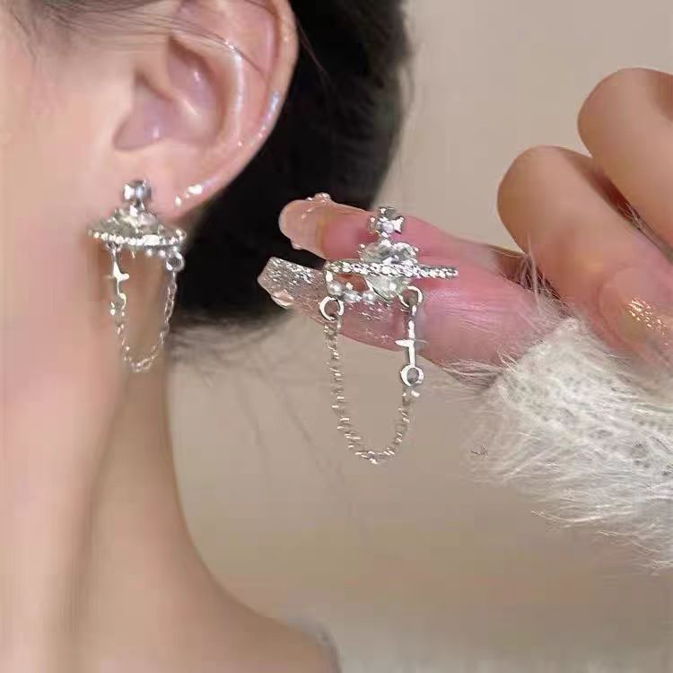 The exquisite Saturn pearl earrings from Oni, a light luxury, niche, retro and high-end look for women, are a new bestseller in 2025 details Picture