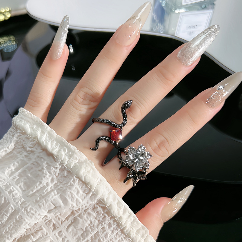 Dark red zircon snake-shaped ring for women, a light luxury punk butterfly flower two-color unique and fashionable style ring full figure