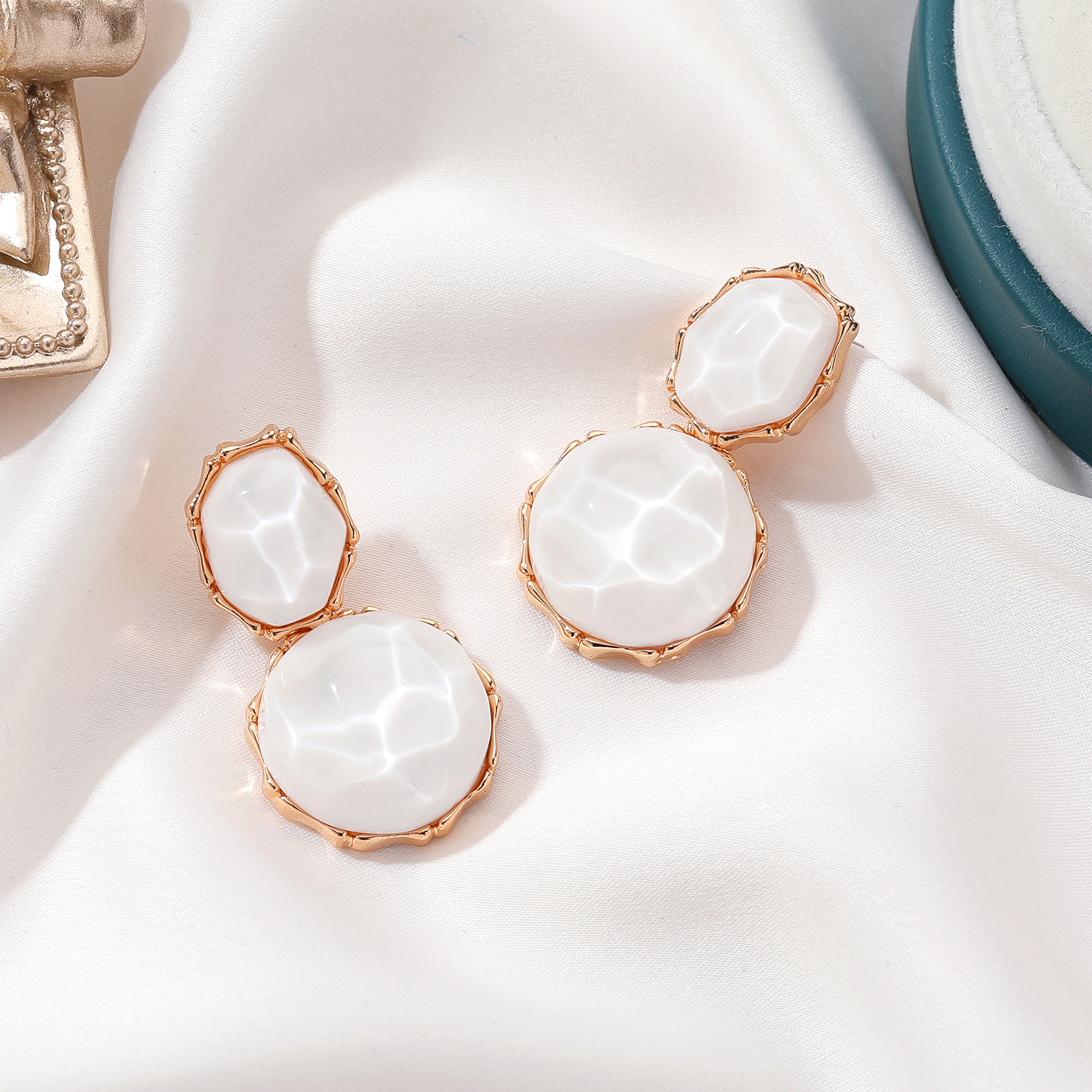 European and American InS-style irregular round earrings, Japanese and Korean fresh pink peach earrings, cross-border accessories Application Scenario