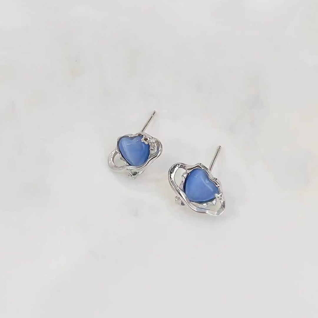 Small and fashionable blue cat's eye stone stud earrings for women, simple and niche, versatile, ins high-end star ball earrings and earrings Application Scenario