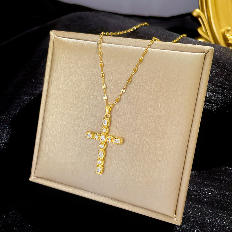 【 Titanium Steel 】 Full diamond cross, light luxury style, zircon collarbone chain, small and trendy on Instagram, retro titanium steel necklace Specification drawing
