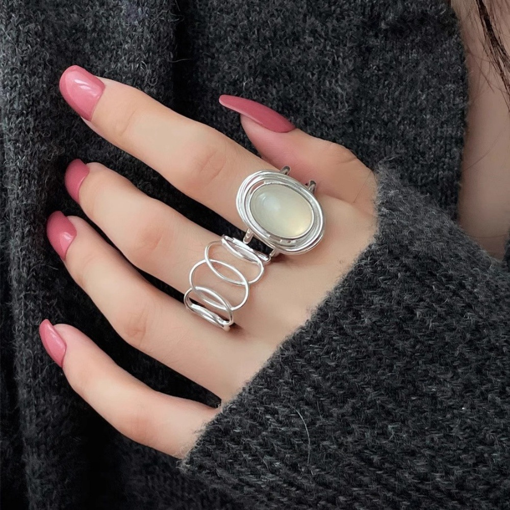 The "White Moonlight of the World" egg white stone Pigeon egg 925 sterling silver ring is a simple and unique women's ring jewelry with hollowed-out lines Application Scenario
