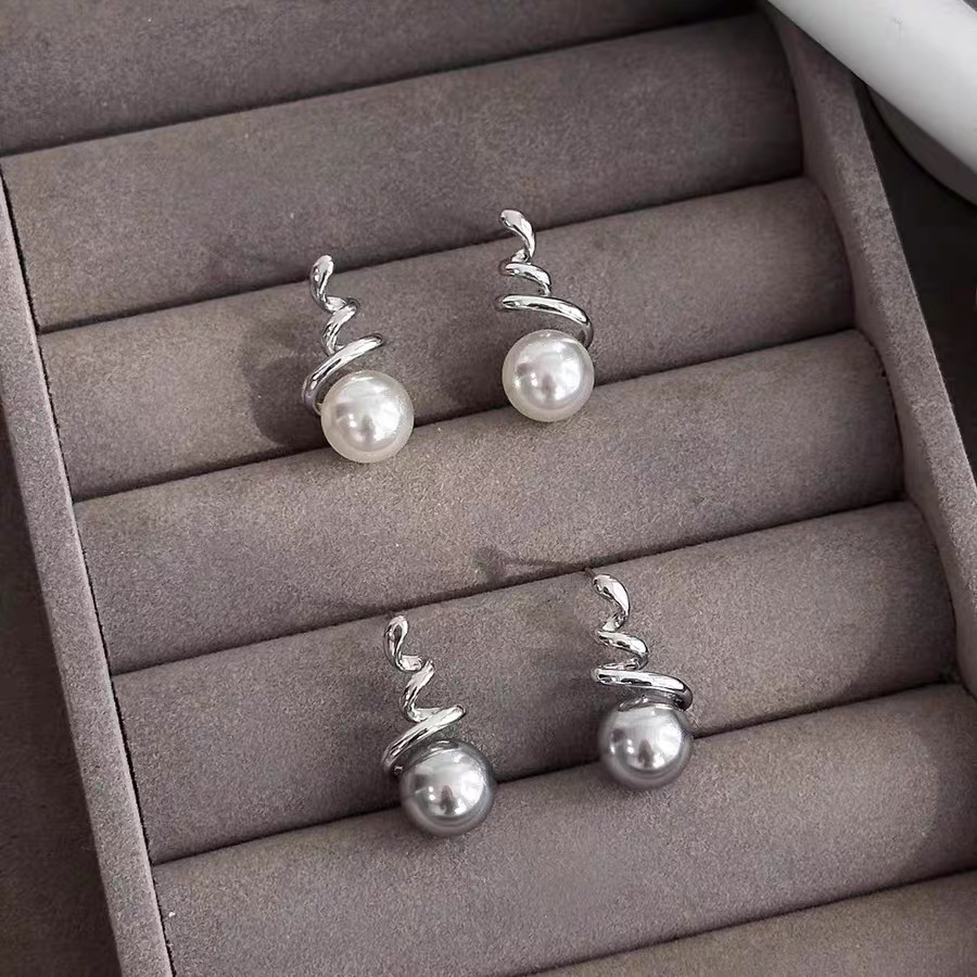 Fashionable and exquisite chanel-style pearl stud earrings with a spiral design exude a sense of high-end quality. Light luxury and niche style, versatile earrings details Picture