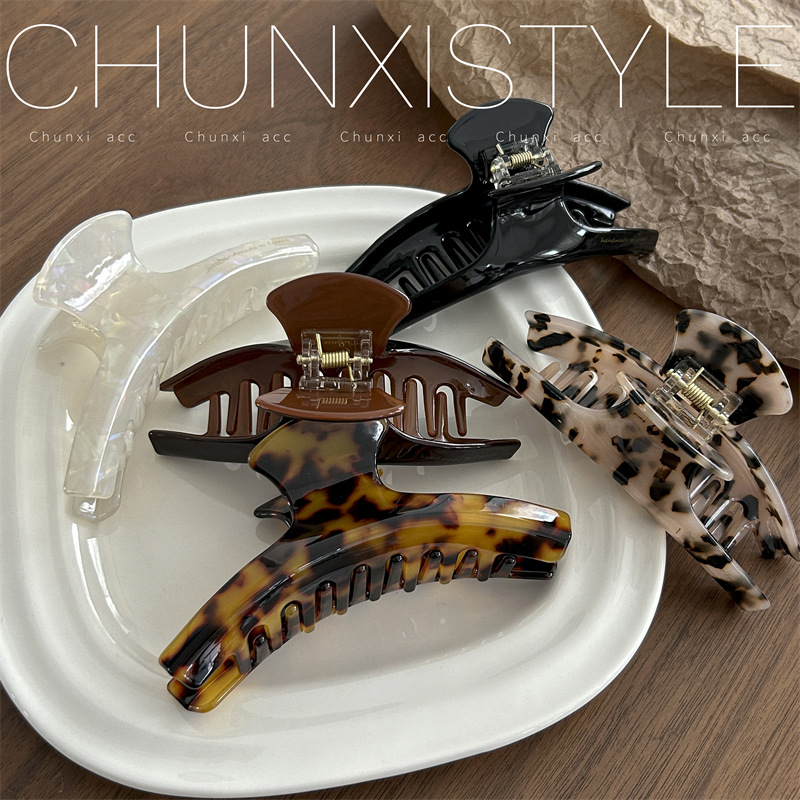 Acetic acid hair clips for women, large, high-end style, popular hairpin headwear, high-end French shark hair clips at the back of the head Application Scenario