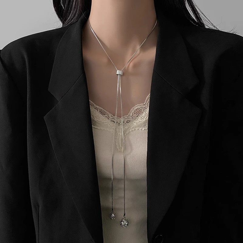 Linglong Dice, light luxury style, pull-out adjustable long necklace, women's autumn and winter style sweater chain, collarbone chain details Picture