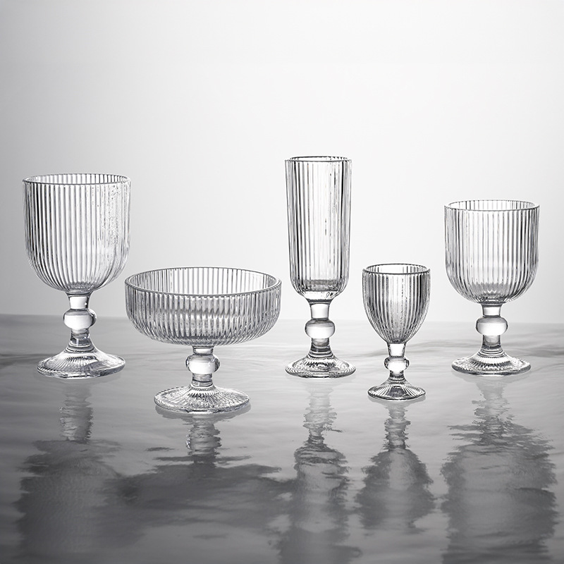A complete set of American low-stemmed vertical striped red wine glasses, highball glasses, vertical striped glass wide-mouthed ice cream glasses and hotel wine sets full figure