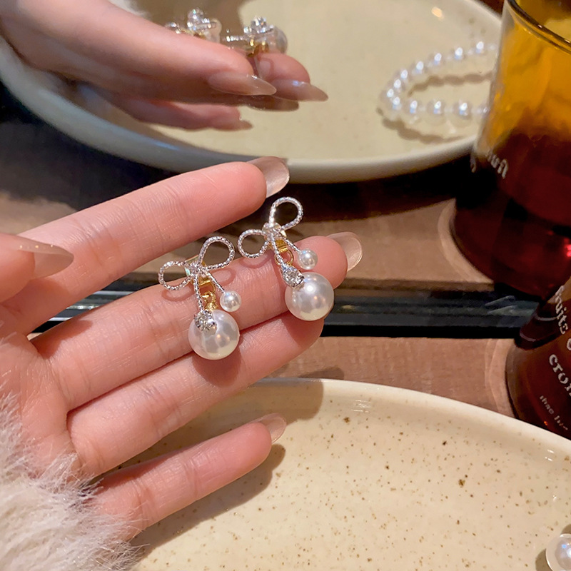Super fairy bow pearl Zircon stud earrings for women, light luxury and high-end exquisite earrings, 2025 new style of internet-famous earrings full figure