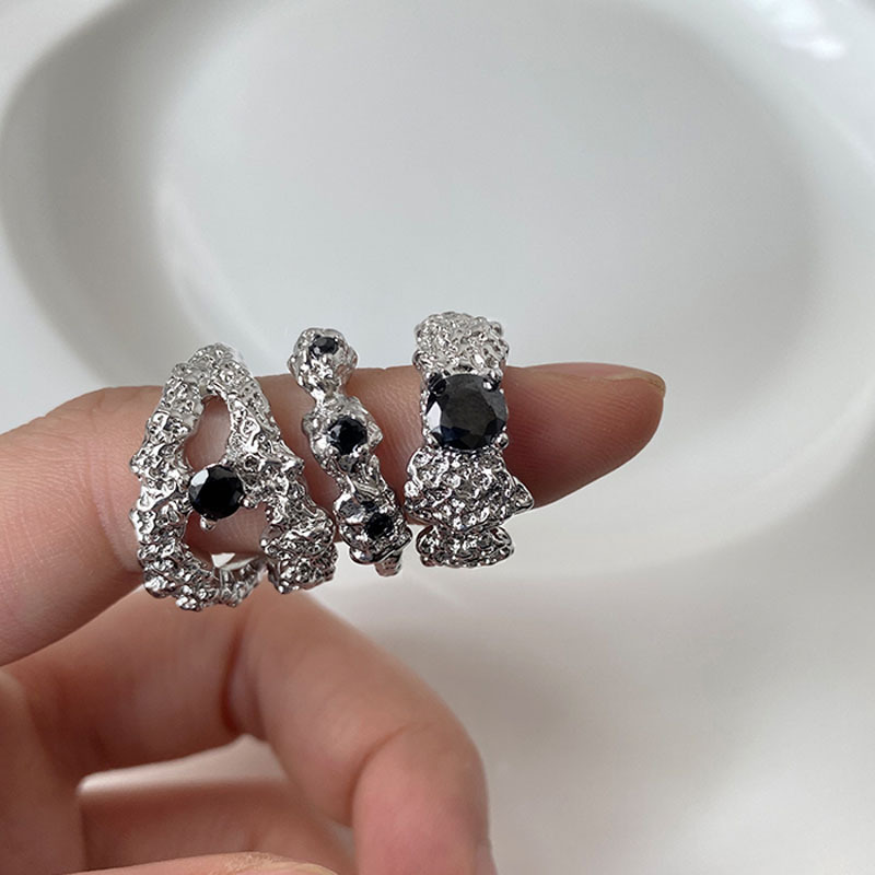 A niche design black diamond zircon irregular opening ring for women, Japanese and Korean ins, a high-end, cold and trendy ring full figure
