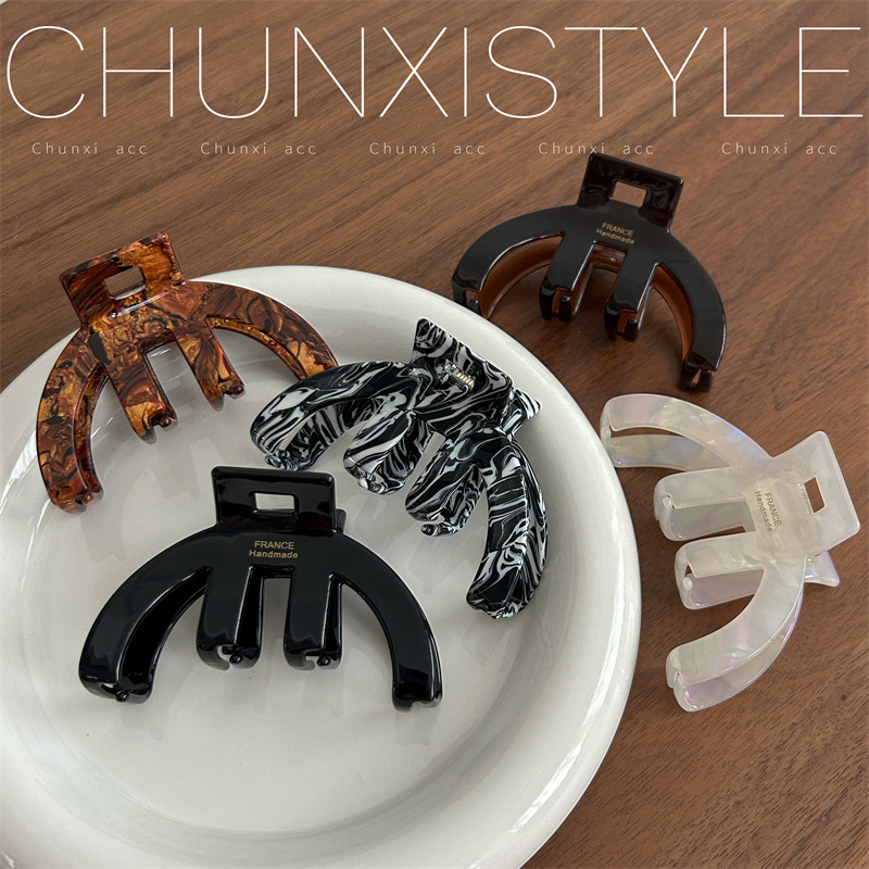 ins Simple semi-circular acetate hair clip for women 2024 new high-end style, elegant shark clip at the back of the head Application Scenario