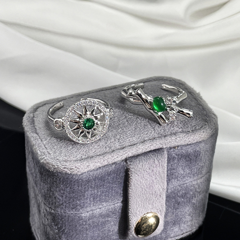 New Chinese-style French exquisite green diamond rosette star-shaped ring, feminine charm, niche bamboo joint cold style food ring Specification drawing