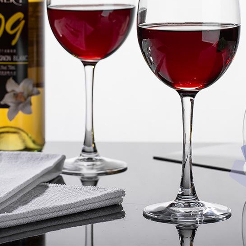 The Green Apple Taste Series of red wine glasses, creative tall foreign wine glasses, and wine glasses can be printed with logos in restaurants and bars Application Scenario