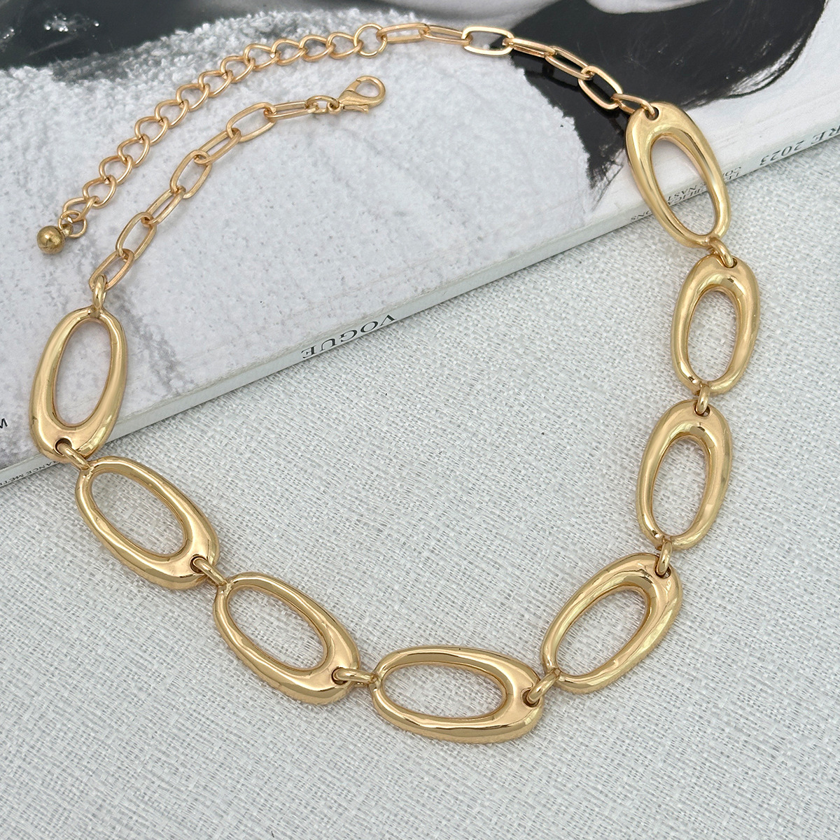 European and American cross-border jewelry, ins hip-hop style oval hollowed-out chain necklace, fashionable inlaid acrylic ring set Application Scenario