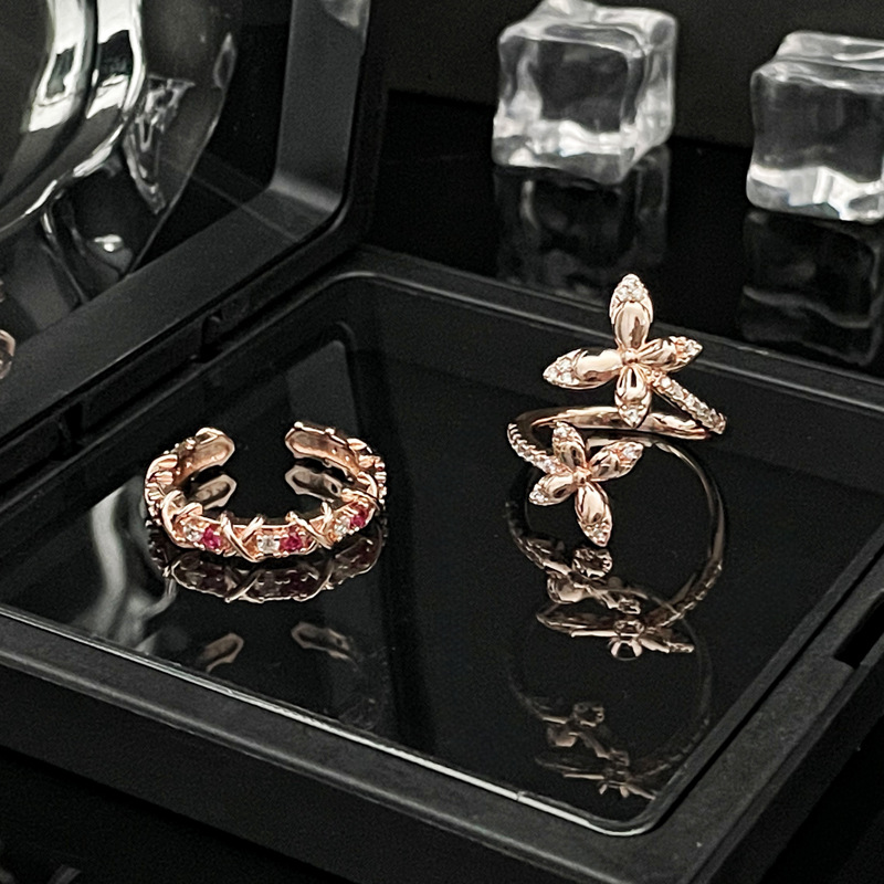 A high-end and fashionable double butterfly rose gold open ring for women with a crossover niche design, a light luxury and elegant ring trend Application Scenario
