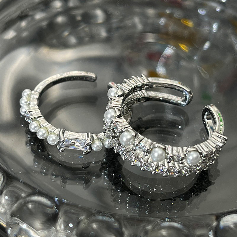 Gentle and elegant, sweet and cool pearl zircon open ring, a delicate and light luxury Korean Internet celebrity fashion and personality food ring Application Scenario