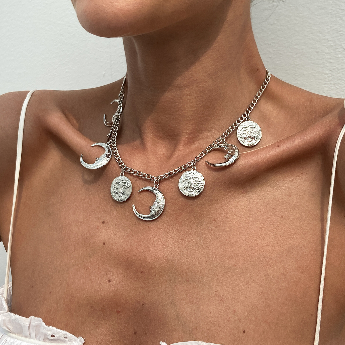 European and American cross-border jewelry, exaggerated geometric cold style personalized necklaces, star and moon tassels, human figure pendants, metal necklaces Specification drawing