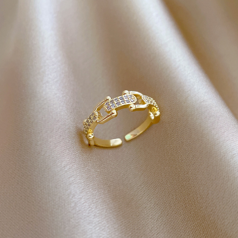 【 Real Gold 】 A simple Japanese-style bracelet with a horseshoe-shaped buckle full of diamonds and adjustable opening. It is a couple's ring Application Scenario