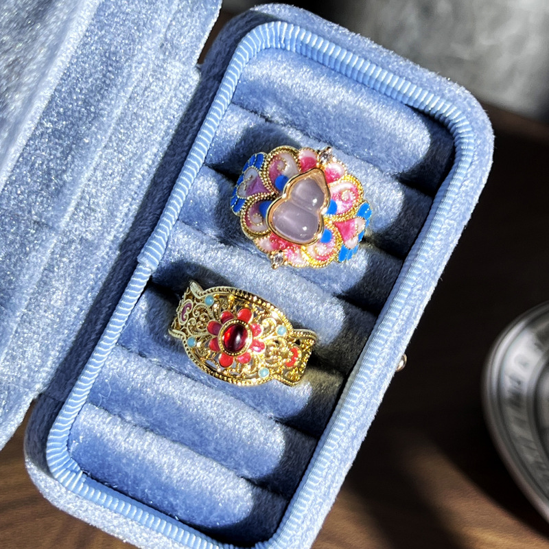 A retro new Chinese-style butterfly flower ring with hollowed-out enamel gourd, a unique and fashionable index finger ring in a women's court style Application Scenario