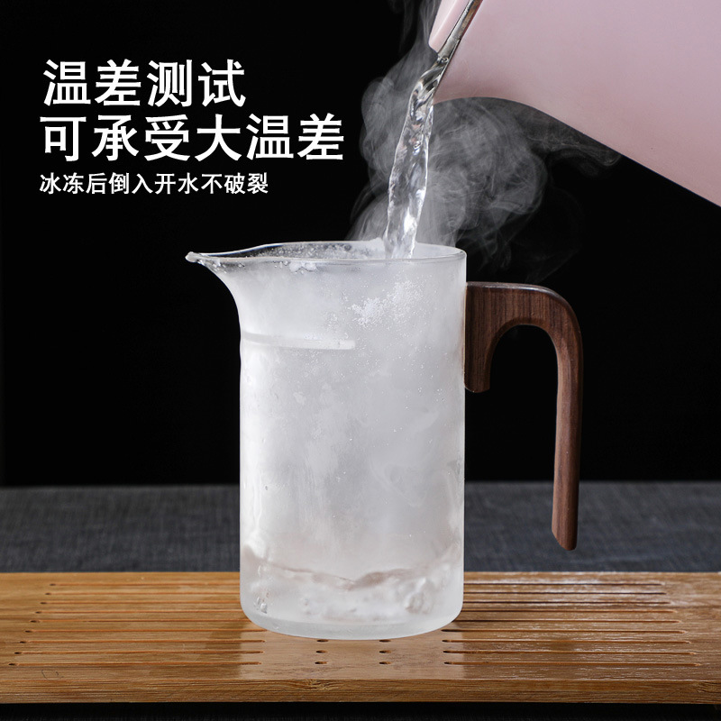 Wholesale high-quality crescent-shaped transparent glass cups with filter screens, integrated tea brewing cups, and household heat-resistant drinking cups Specification drawing