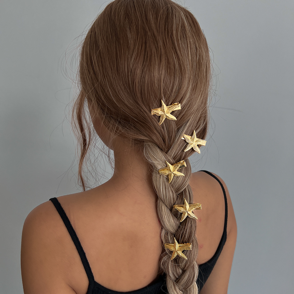 New high-end and niche ocean-style alloy headwear for summer in Europe and America, featuring large scallop texture and striped hair clips for women Specification drawing
