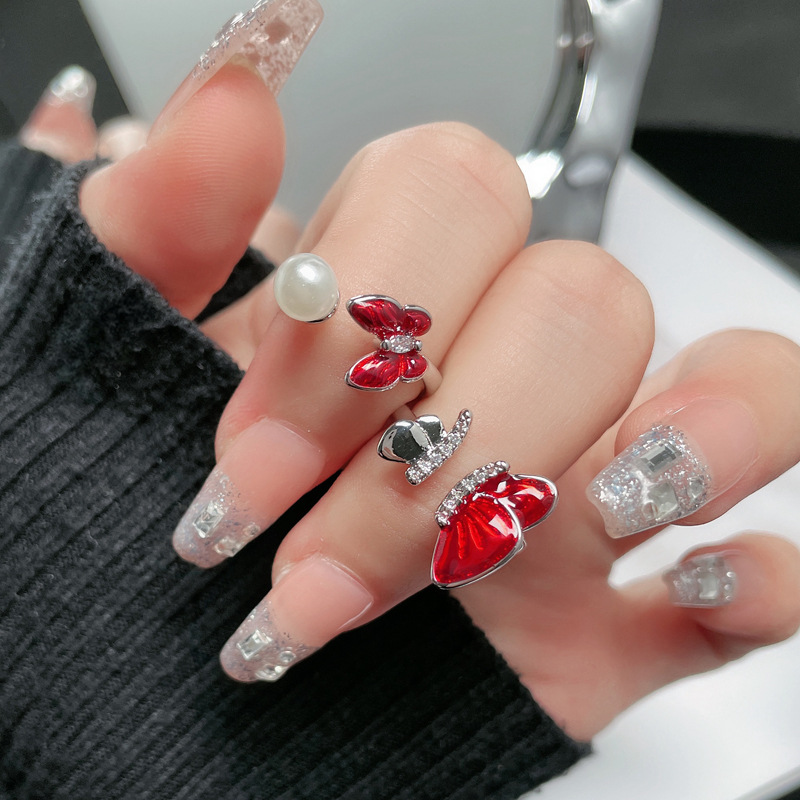 The ring is a fashionable butterfly drop glaze ring with a simple design and a cold style. It is a versatile index finger ring with a unique and sweet charm full figure