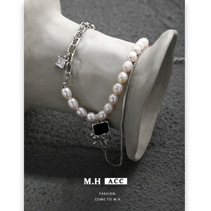 Natural pearl necklaces with a fashionable and versatile design for autumn and winter, simple and retro unique sweater chains, and exquisite wholesale necklaces full figure