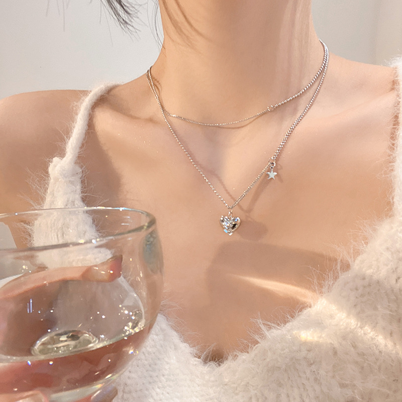 Double-layer heart-shaped necklace with a light luxury design for women, a niche zircon collarbone chain, a new 2023 Internet celebrity necklace full figure