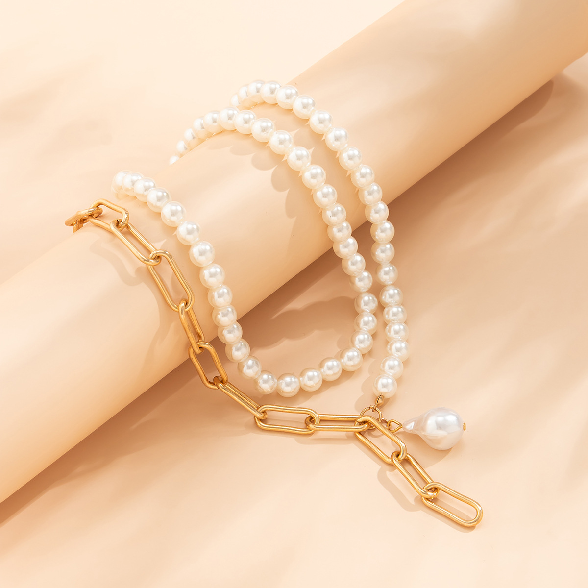 European and American cross-border jewelry, simple and elegant Baroque imitation pearl necklace, sweet and cool personality, versatile collarbone chain necklace Application Scenario