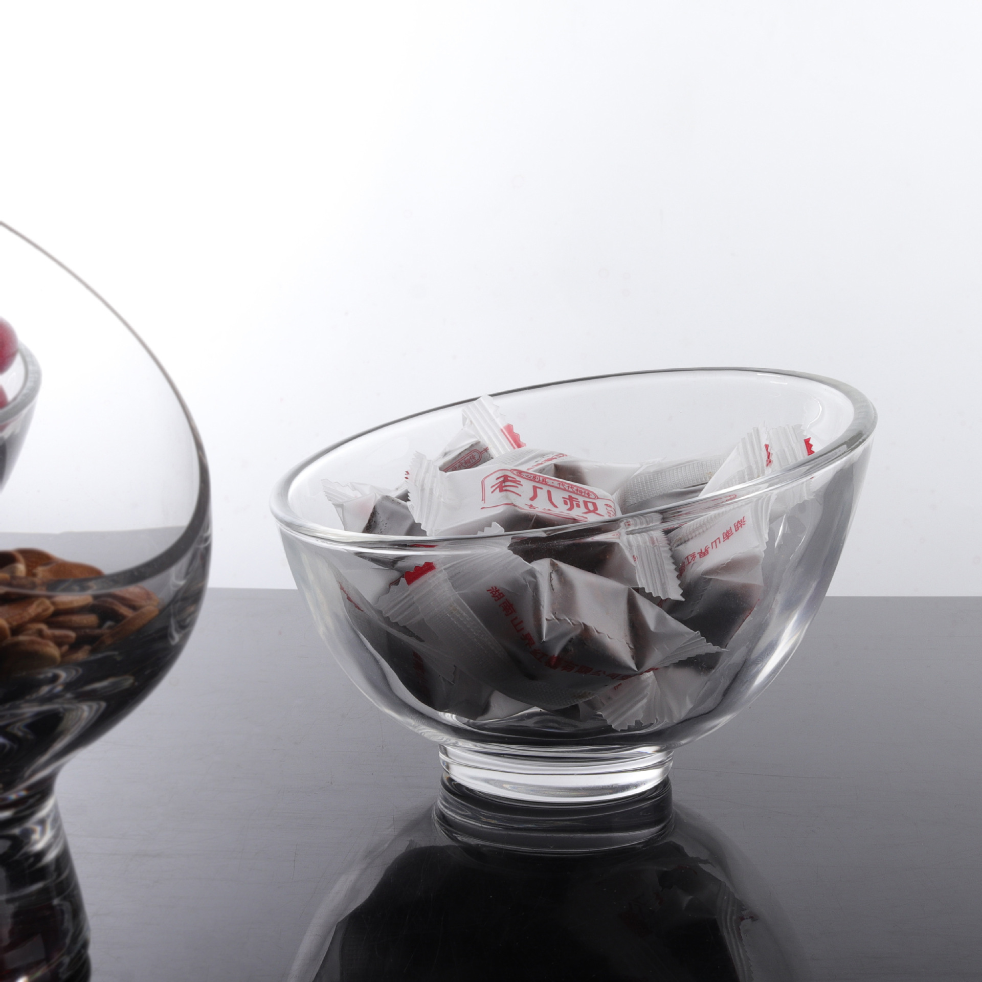 Transparent glass slanted salad bowl, household European-style slanted vegetable and fruit bowl, hotel and restaurant slanted dessert bowl Specification drawing