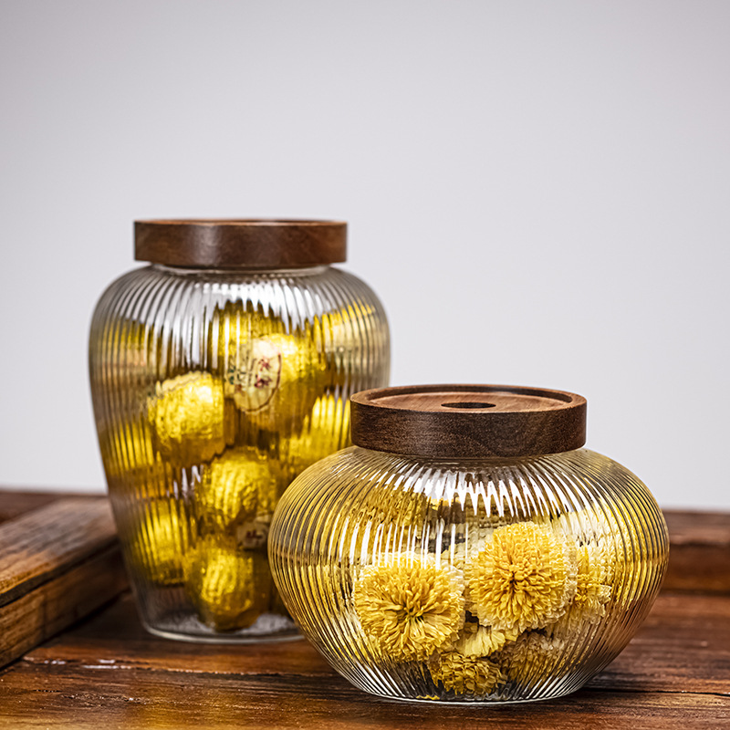 Glass-sealed moisture-proof jar, household kitchen food jar for grains and cereals, solid wood lid tea and medicinal materials storage jar full figure