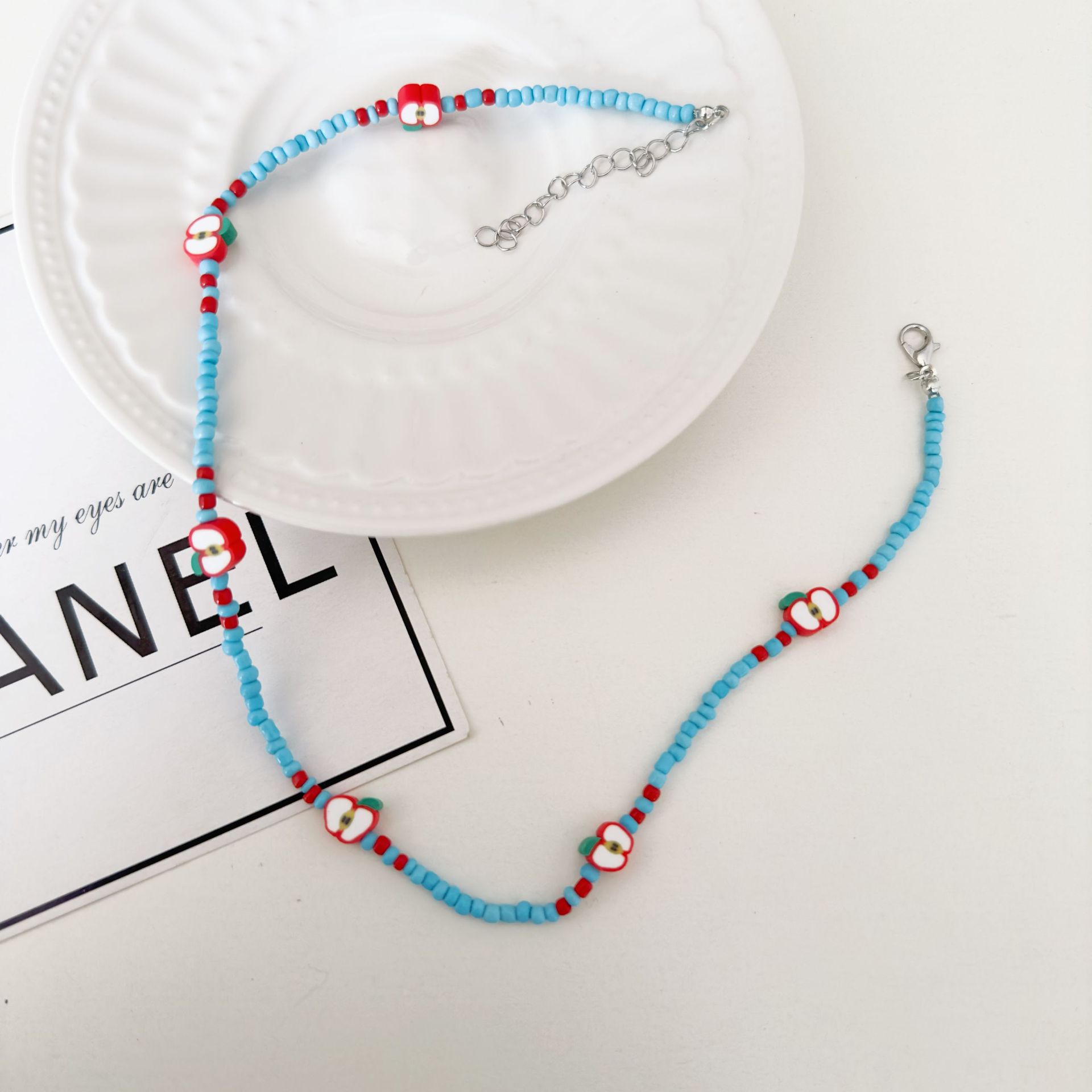 A fresh Japanese and Korean rice beaded soft clay apple necklace with a sweet and forest style, a niche design, and a collarbone chain for a young girl Specification drawing