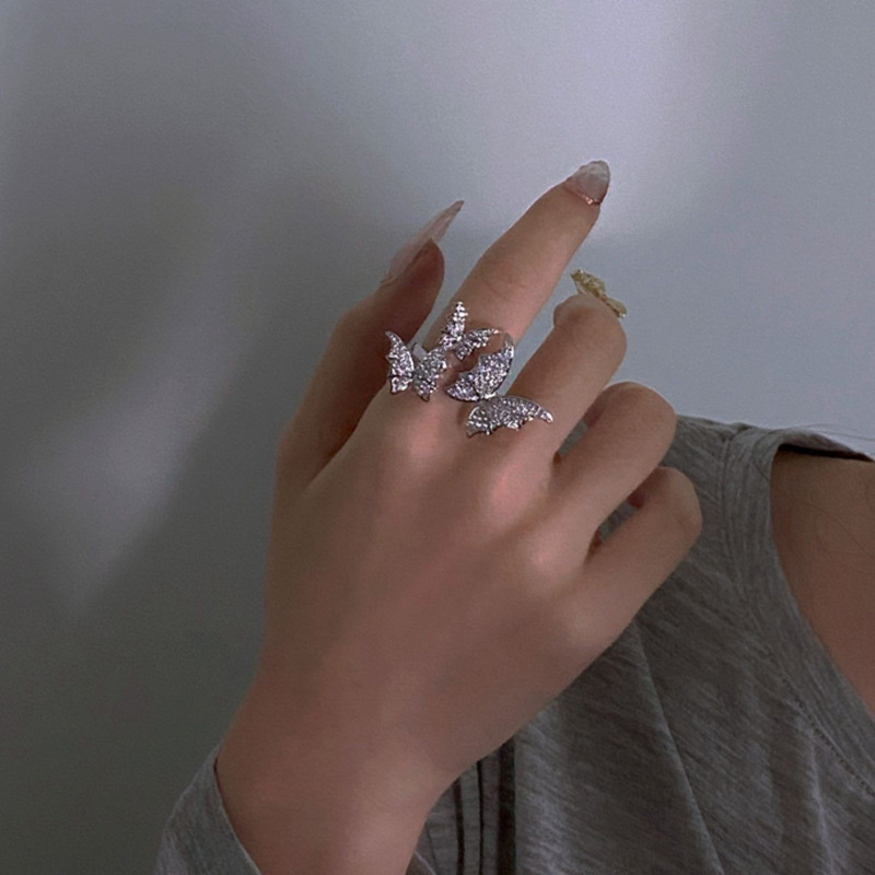The ins cold and cool three-dimensional butterfly opening ring exudes a sense of luxury and sophistication for women. It is a niche and exquisite stacked food ring Specification drawing