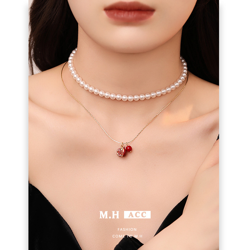Angolan pomegranate necklace, sweater accessory, high-end elegance, collarbone chain, fashionable commuting resin fine chain pendant details Picture