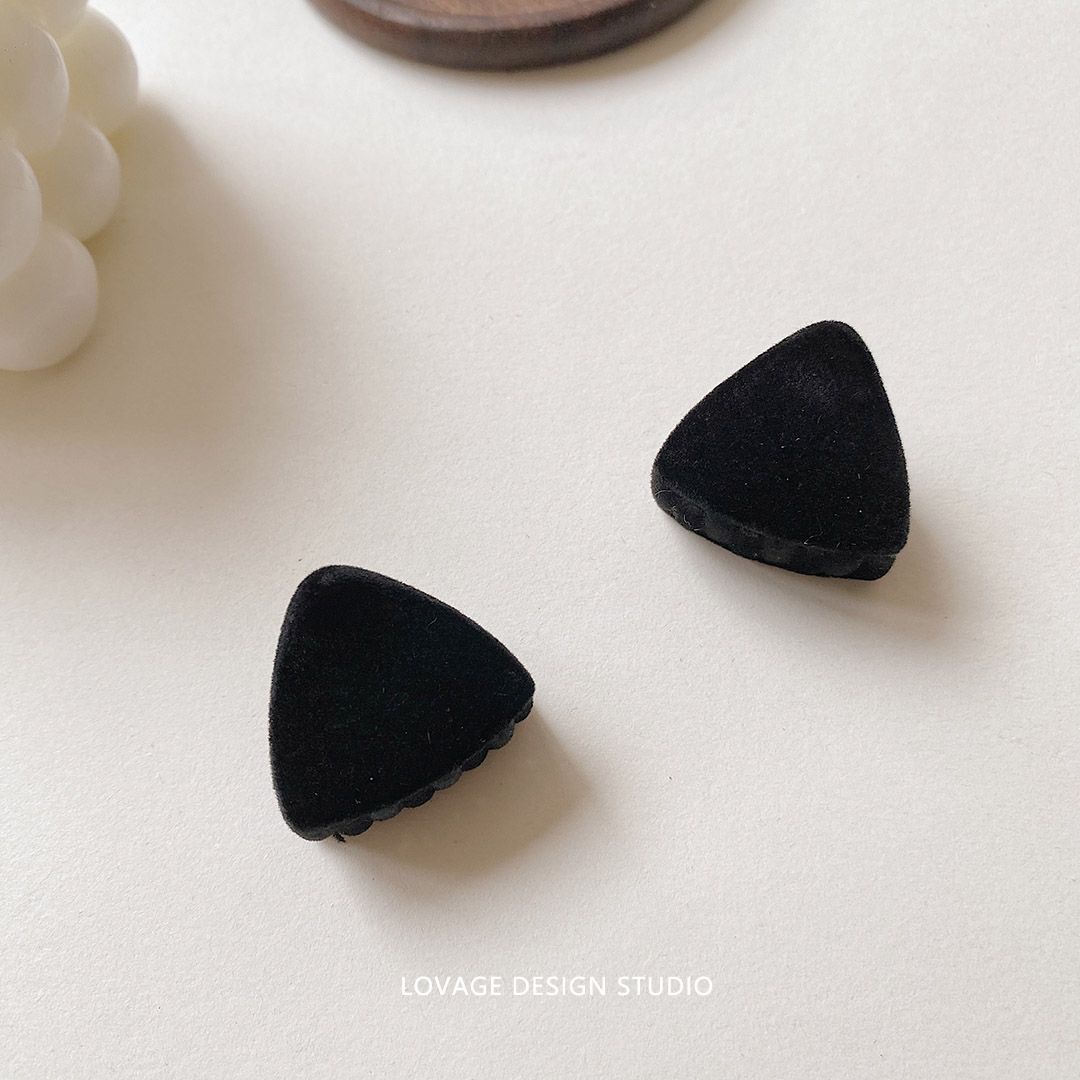 Velvet cat ear hair clips, black semi-tied hair small claw clips, side clip bangs clip, princess head high-end small hair claws Application Scenario