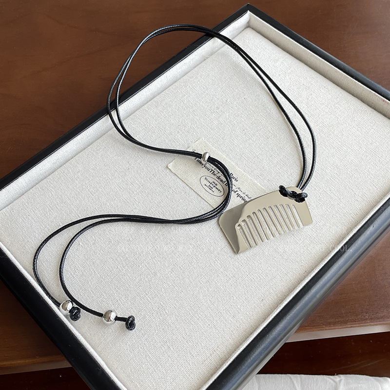 Korean niche leopard print acetate comb pendant, black rope necklace, women's design sense, versatile necklace, sweater chain Specification drawing