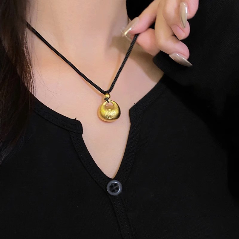 Full of good fortune! Xiangyun lucky bag, gold coin sweater necklace, women's light luxury style, retro black rope woven collarbone chain full figure