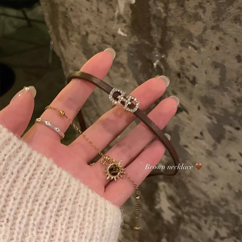 Maillard pu leather tiger's eye stone stacked choker necklace for women's autumn and winter sweater chain collarbone chain neck chain details Picture