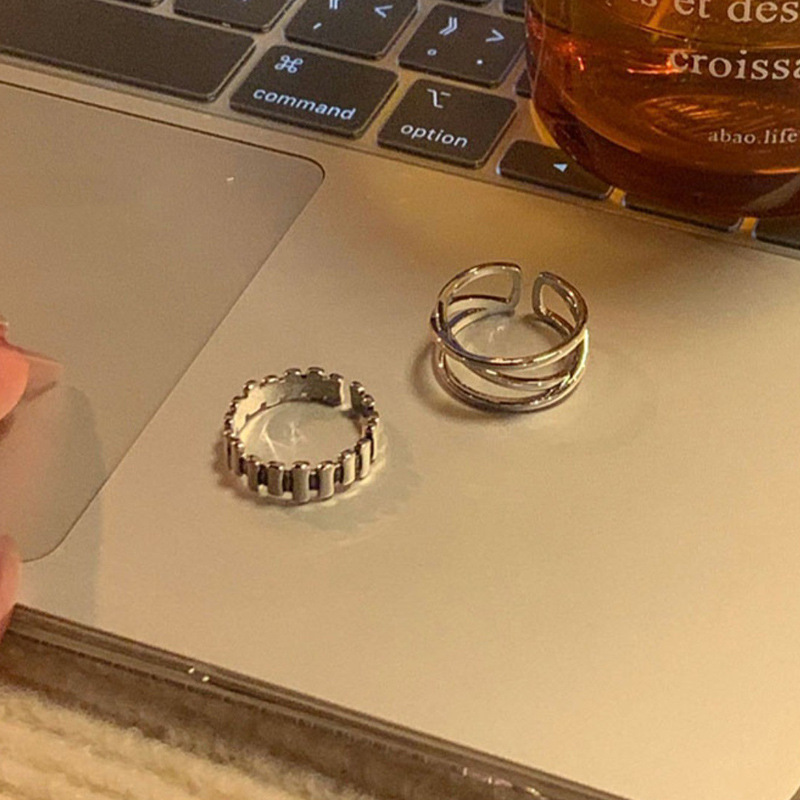 Sweet and cool style, aged and retro lines, simple open ring, women's niche cold style, high-end sense, fashionable and individual ring Application Scenario