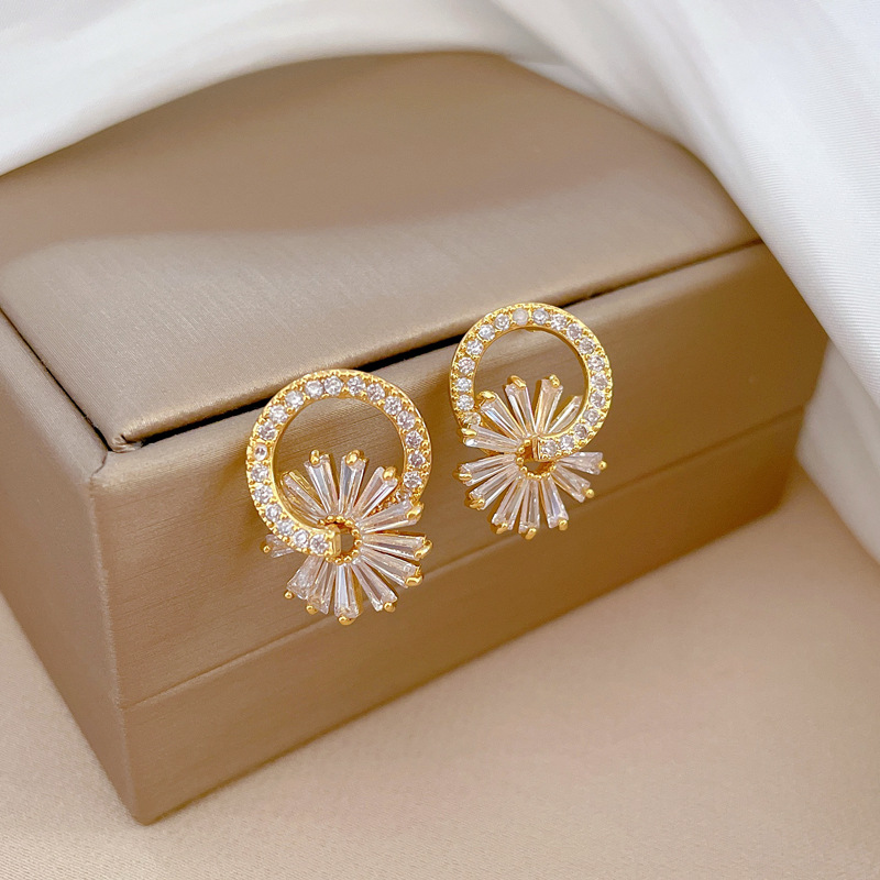 【 Titanium Steel 】 Flower Micro-inlaid Necklace and earrings set, light luxury micro-inlaid personalized and elegant banquet earrings and Necklaces combination Application Scenario