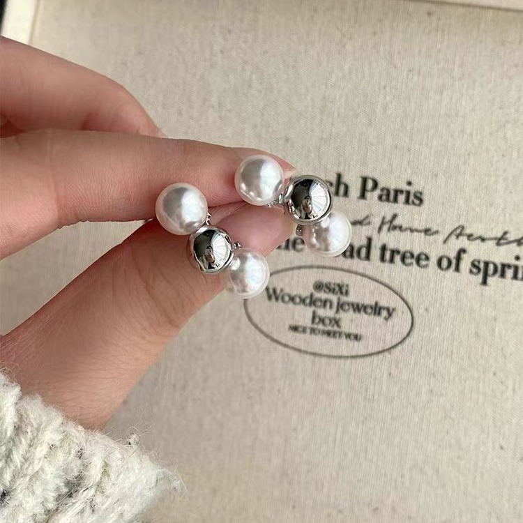 2025 French minimalist style Pearl curved earrings, cold and cool silver gentle earrings, niche design stud earrings details Picture