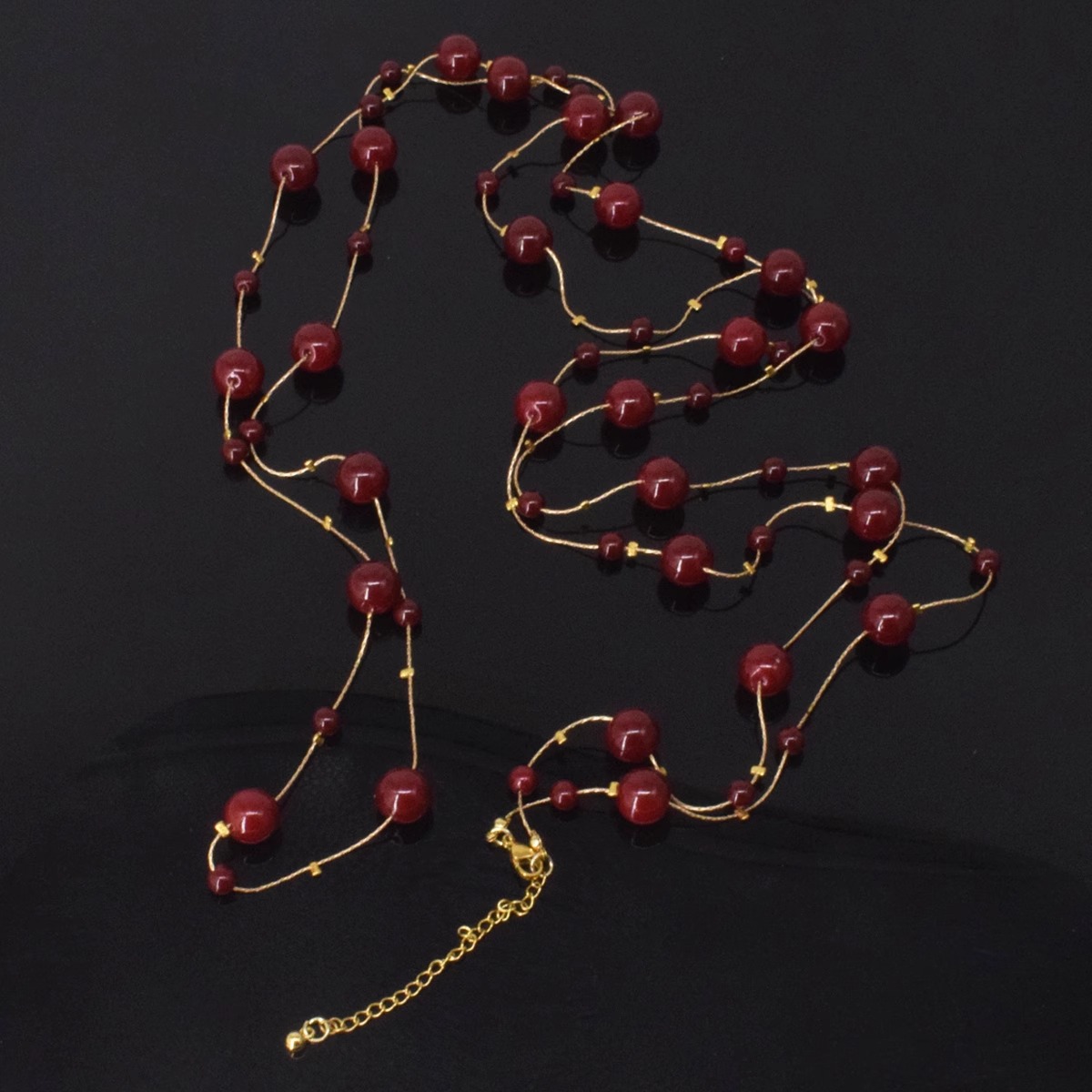 Retro red pearl necklace collarbone chain, light luxury small numerous layered sweater chain, fashionable and simple neck chain Application Scenario