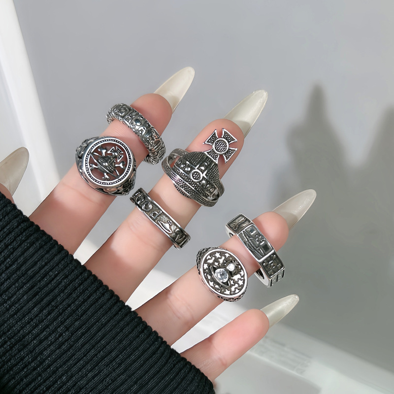 Punk retro vintage Saturn crown open ring, gender-neutral hip-hop, cool and individualistic couple ring accessories Application Scenario