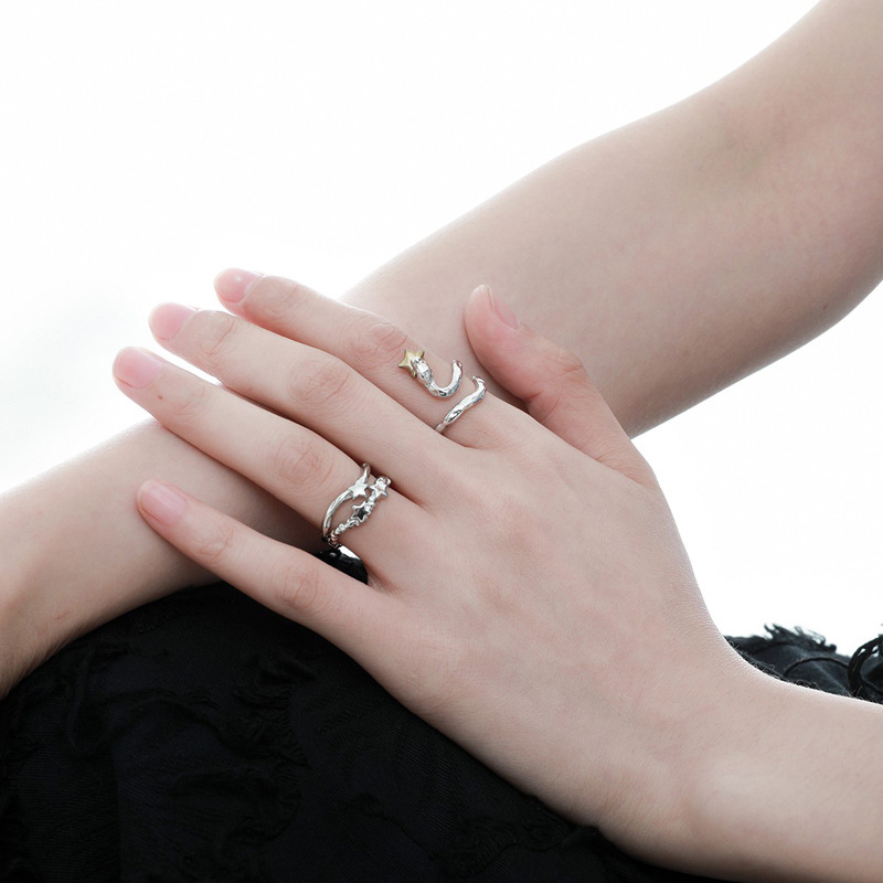 Irregular personality snake-shaped opening ring, a niche design for women, with a cold style, high-end feel, simple and fashionable temperament full figure
