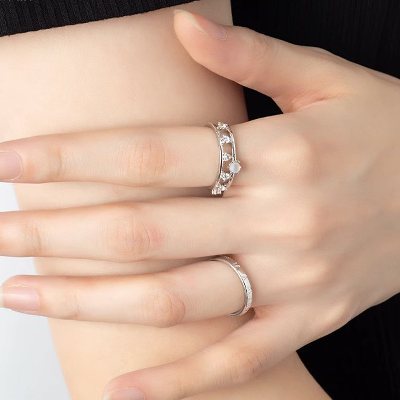 A digital Roman numeral double-layer diamond zircon ring, a niche design for women, exudes a sense of high-end fashion and individuality, and is versatile Specification drawing